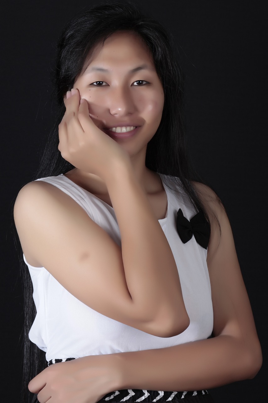 古麗娜扎短發(fā)造型最新圖片，展現(xiàn)時(shí)尚魅力風(fēng)采
