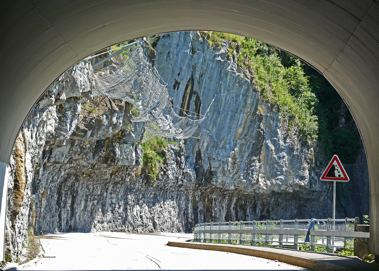 瓊州海底隧道，建設(shè)進(jìn)展、技術(shù)挑戰(zhàn)與未來(lái)展望的最新消息